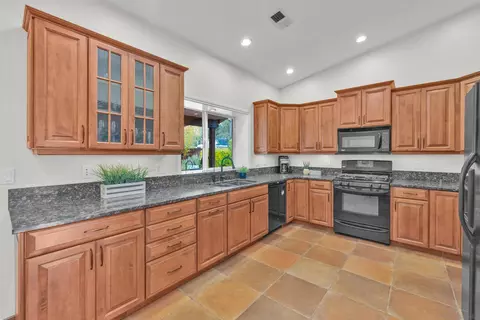 Kitchen - 23540 Oriente Way, Ramona, CA 92065 photo 2 of 4
