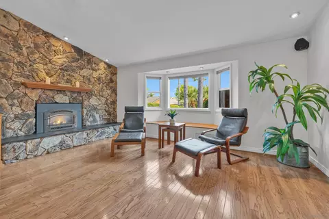Living - 23540 Oriente Way, Ramona, CA 92065 photo 3 of 4