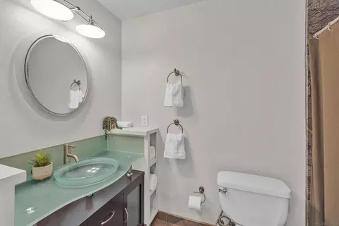 Bath - 23540 Oriente Way, Ramona, CA 92065 photo 4 of 4