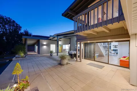 Exterior - 3129 Bremerton Pl, La Jolla, CA 92037 photo 4 of 8