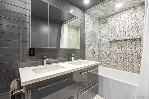 Bath - 3129 Bremerton Pl, La Jolla, CA 92037 photo 1 of 3