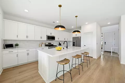 Kitchen - 35158 Orchard Trl, Fallbrook, CA 92028 photo 2 of 4