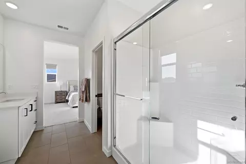 Bath - 35158 Orchard Trl, Fallbrook, CA 92028 photo 3 of 4