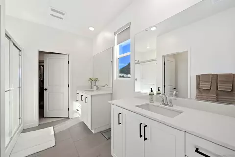 Bath - 35158 Orchard Trl, Fallbrook, CA 92028 photo 2 of 4
