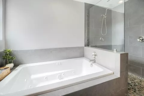 Bath - 17240 Cuvee Ct, Poway, CA 92064 photo 2 of 4