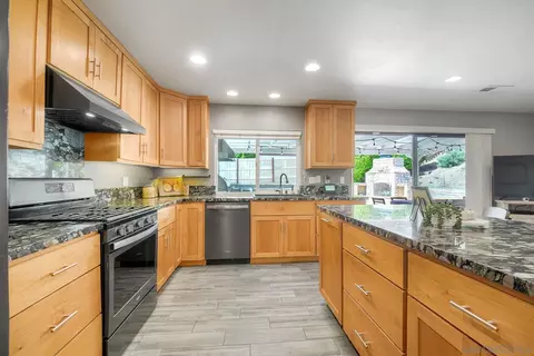 Kitchen - 17240 Cuvee Ct, Poway, CA 92064 photo 4 of 5