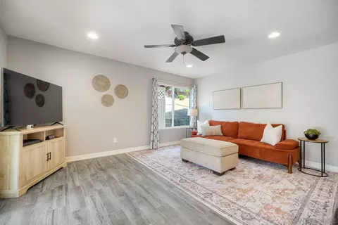 Living - 17240 Cuvee Ct, Poway, CA 92064 photo 3 of 4