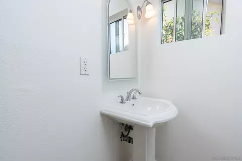 Bath - 11368 Squamish Rd, San Diego, CA 92126 photo 1 of 5