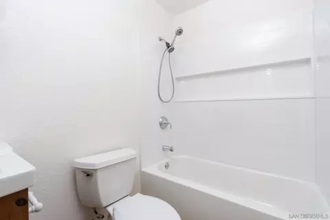 Bath - 11368 Squamish Rd, San Diego, CA 92126 photo 4 of 5