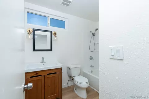Bath - 11368 Squamish Rd, San Diego, CA 92126 photo 3 of 5