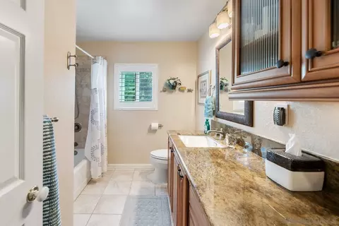 Bath - 14922 Derringer Rd, Poway, CA 92064 photo 3 of 4