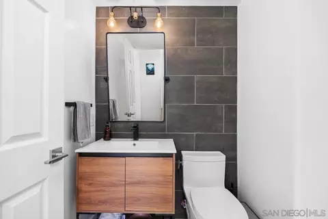 Bath - 1607 Via Otano, Oceanside, CA 92056 photo 1 of 4