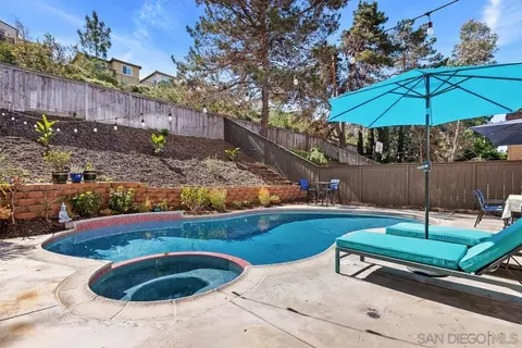 Exterior - 1607 Via Otano, Oceanside, CA 92056 photo 4 of 5