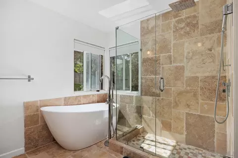Bath - 1607 Via Otano, Oceanside, CA 92056 photo 3 of 4