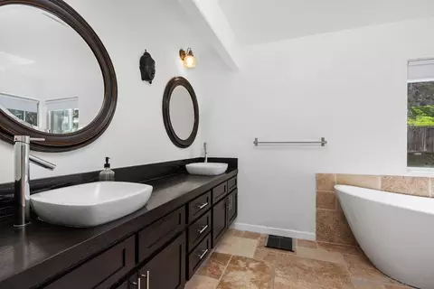 Bath - 1607 Via Otano, Oceanside, CA 92056 photo 2 of 4