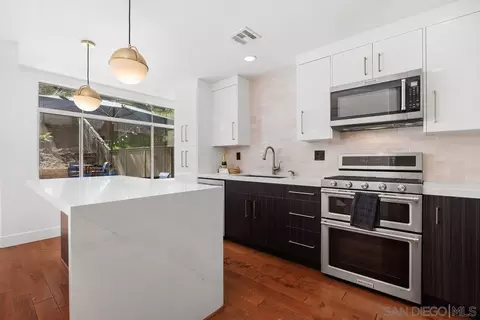 Kitchen - 1607 Via Otano, Oceanside, CA 92056 photo 3 of 4