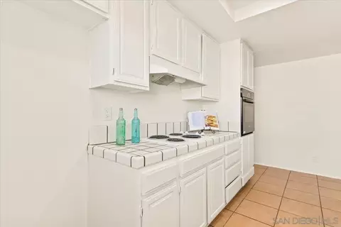 Kitchen - 12448 Ridgeton Dr, Lakeside, CA 92040 photo 4 of 5