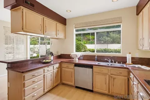Kitchen - 1547 Caminito Solidago, La Jolla, CA 92037 photo 3 of 4