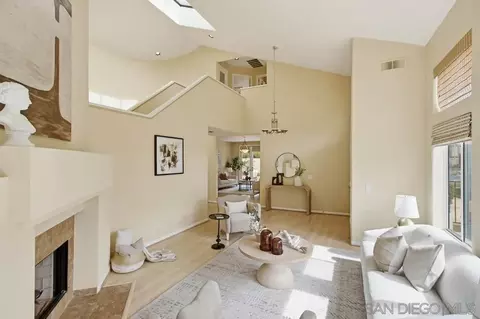 Living - 1547 Caminito Solidago, La Jolla, CA 92037 photo 3 of 5