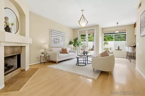 Living - 1547 Caminito Solidago, La Jolla, CA 92037 photo 4 of 5