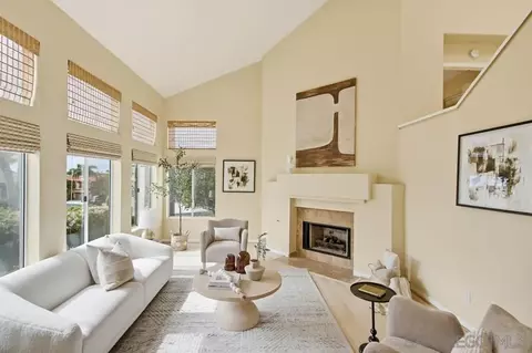 Living - 1547 Caminito Solidago, La Jolla, CA 92037 photo 2 of 5
