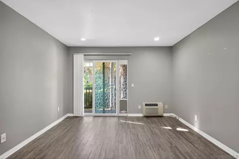 Living - 9860 Dale Ave #B9, Spring Valley, CA 91977 photo 5 of 5