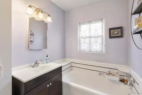 Bath - 2003 Ebers St, San Diego, CA 92107 photo 1 of 2