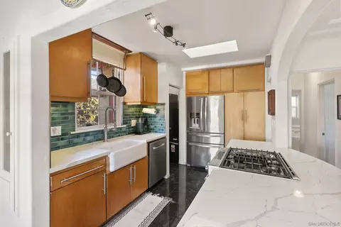 Kitchen - 2003 Ebers St, San Diego, CA 92107 photo 3 of 7