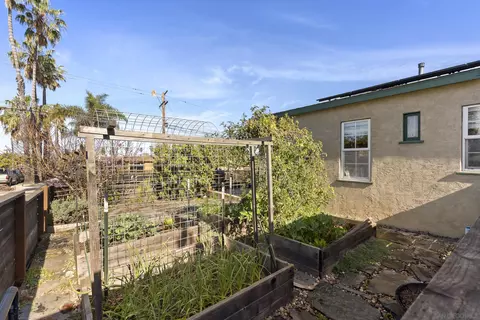 Exterior - 2003 Ebers St, San Diego, CA 92107 photo 6 of 7
