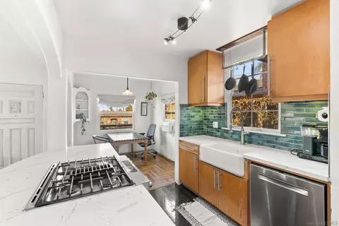 Kitchen - 2003 Ebers St, San Diego, CA 92107 photo 5 of 7