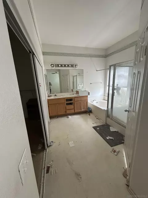 Bath - 505 Portico Dr, Oceanside, CA 92058 photo 2 of 3