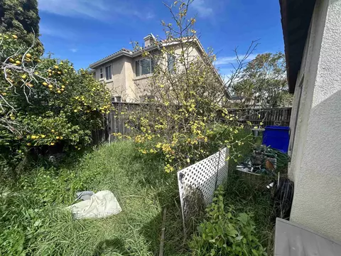 Exterior - 505 Portico Dr, Oceanside, CA 92058 photo 3 of 4