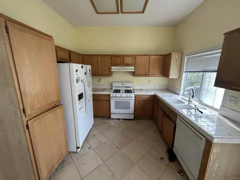 Kitchen - 505 Portico Dr, Oceanside, CA 92058 photo 1 of 1