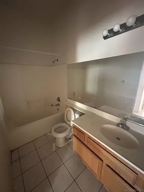 Bath - 505 Portico Dr, Oceanside, CA 92058 photo 1 of 3