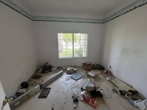 Living - 505 Portico Dr, Oceanside, CA 92058 photo 3 of 4