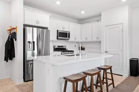 Kitchen - 1549 Fig Tree Way, Oceanside, CA 92056 photo 3 of 3