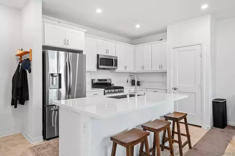 Kitchen - 1549 Fig Tree Way, Oceanside, CA 92056 photo 2 of 3