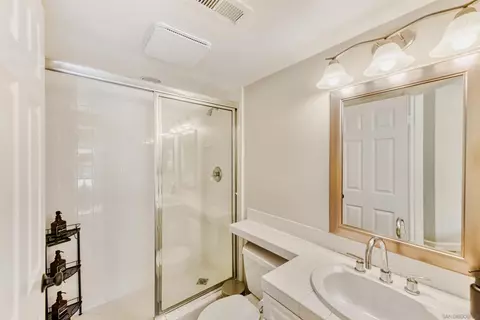 Bath - 2434 Ridgegate Row, La Jolla, CA 92037 photo 3 of 4