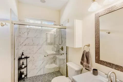 Bath - 2434 Ridgegate Row, La Jolla, CA 92037 photo 2 of 4