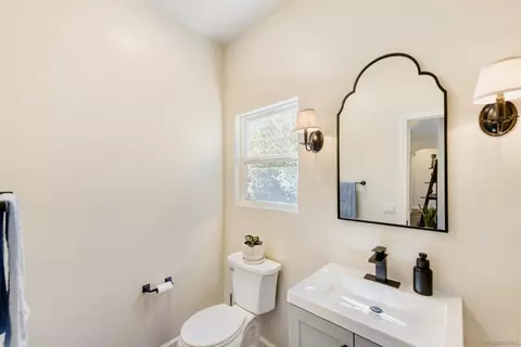 Bath - 2434 Ridgegate Row, La Jolla, CA 92037 photo 4 of 4