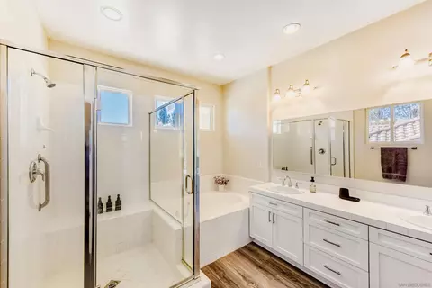 Bath - 2434 Ridgegate Row, La Jolla, CA 92037 photo 1 of 4