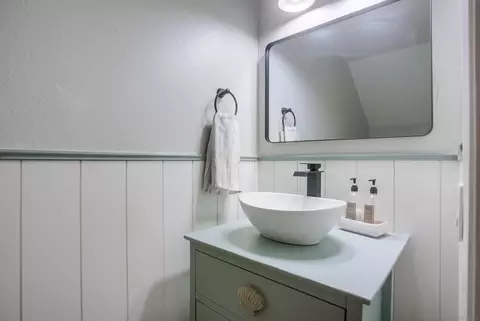 Bath - 3466 Thunder Dr, Oceanside, CA 92056 photo 1 of 2