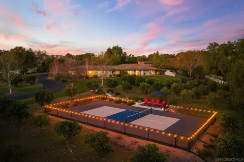 8 Country Glen Rd, Fallbrook, CA 92028