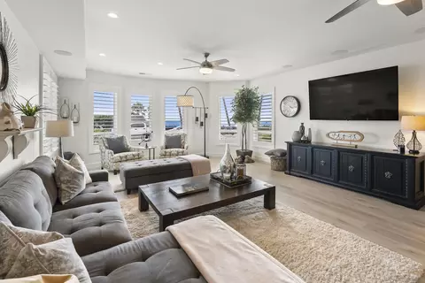 Living - 506 S Pacific St, Oceanside, CA 92054 photo 2 of 2