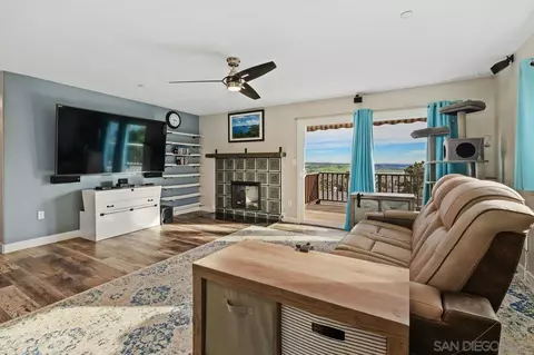 9545 Chestnut St, Spring Valley, CA 91977 photo 6