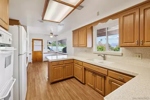 Kitchen - 9070 Paradise Park Dr, Lakeside, CA 92040 photo 4 of 4