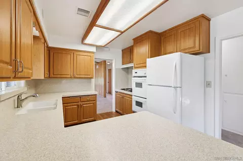Kitchen - 9070 Paradise Park Dr, Lakeside, CA 92040 photo 2 of 4