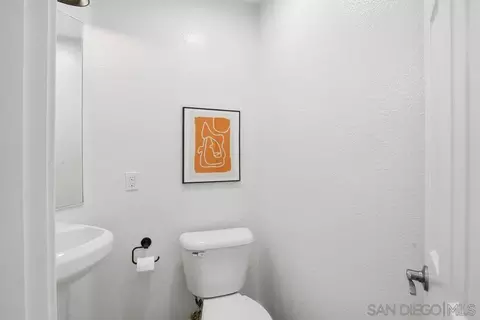Bath - 370 Carmel Creeper Pl, Encinitas, CA 92024 photo 2 of 3