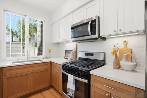 Kitchen - 370 Carmel Creeper Pl, Encinitas, CA 92024 photo 2 of 3