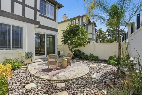 Exterior - 370 Carmel Creeper Pl, Encinitas, CA 92024 photo 3 of 5
